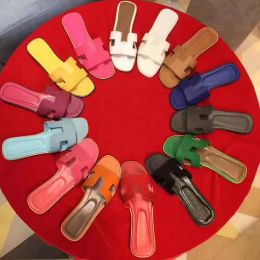 Plaj Terlikleri Büyük Kafa Terlikleri Bayan Slaytları Kadın Ayakkabıları Sandaletler Klasik Düz Topuk Yaz Tembel Tasarımcı Moda Karikatür Deri Otel Banyosu Büyük boy 35-42 kutulu
