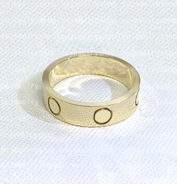 Anéis de banda banhados a ouro 18K de alta qualidade Clássico Anel de amor de moda Anel de unhas para mulheres Casamento de meninas Joias para o dia das mães Presentes para mulheres