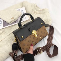 Store Clearance Promotion Handbag Online Export Women's Bag s2023 New Spring and Summer Fashion Print Diagonal Portable Women