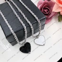 Womens Mens Luxury Designer Necklace Chain Fashion Jewellery Black White P Heart Love Pendant Design Party Silver Men Necklaces Statement Jewellery