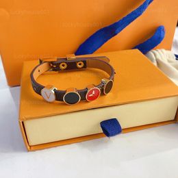 Neue Mode-Stil Charming Hip Hop Armband Herren und Damen Lederarmband Plaid Designer Brief Metall PU Armband Armband Party Geschenk S173