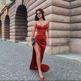 섹시한 빨간 스파게티 스트랩 새틴 형식 드레스 간단한 스타일 긴 무도회 드레스 파티 가운 팬티도 드 페스타 플러스 사이즈 이브닝 드레스