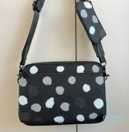 2023 Designer Bag Stylish Casual Ladies White Polka Dot Printed Tote with Litchi Stria Black Leather Zipper Single Shoulder Handbag