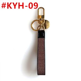 2023 Men's woman Ladies Key Case Puppy Ornament Pendant Keychain Casual Cute Fashion Keys Cases