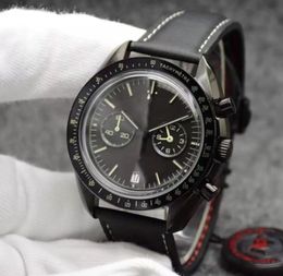 Rel￳gios masculinos de 44 mm quartzo cron￳grafo prateado black lunwatch couro band escuro lateral do anel mostrando marcas de tesouro wristwatches designer de luxo