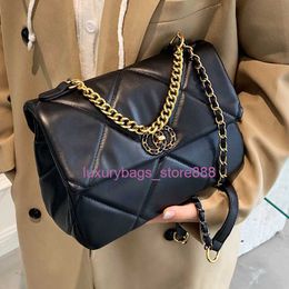 Store Bags Are Sold Cheaply Chain Women's 2023 New Autumn and Winter Versatile Msenger High Sense Fashion Hand One Shoulder Small Square