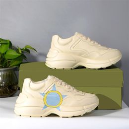 Zapatos de diseño para hombres entrenadores de encaje de la plataforma impresa entrenador de zapatillas de fresa vintage zapatillas de zapatillas
