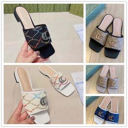 Slipper Luxurys Designer-Sandalen für Männer und Frauen, klassische Blumen-Brokat-Slides, flache Schuhe, Leder, Gummi-Plattform-Flip-Flops, Ausrüstung, hochwertige Böden, Strand, 35–41