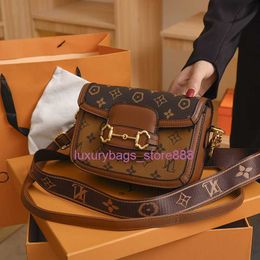 the Factory Sells Wholesale Handbags Cheaply Advanced Sense Bag for Women 2023 New Niche Dign Old Flower Single Shoulder Small Square Saddle Diagonal Cross