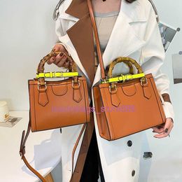 Store Bags Are Sold Cheaply Big Women's 2023 Autumn and Winter New Fashion Bamboo Handbag Versatile Large Capacity Crossbody