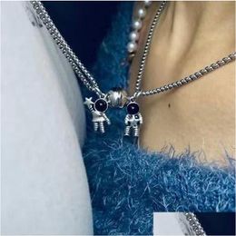 Pendant Necklaces Selling Personality Astronaut Magnet Attraction Couple Necklace 2Piece Set Wholesale Drop Delivery Jewelry Dhgarden Dhpji