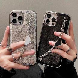 Luxury Metal Chain Bands Phone Cases For Iphone 13 Pro Max i 14 11 14promax 13 14Pro 12 Fashion Designer Crack Leather Mobile Case Women Back Cover Gifts