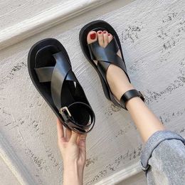 Slippers Ins Sandálias femininas quentes 2021 Summer Solid Color Sapatos femininos de praia grossa para mulher Sapato não deslizante Y2302