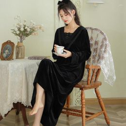 Women's Sleepwear Negligee Winter Long Dress Vintage Gown Design Women's Sleep Pyjamas Velvet Ladies Lace Woman Nightie Red 2023 FG426