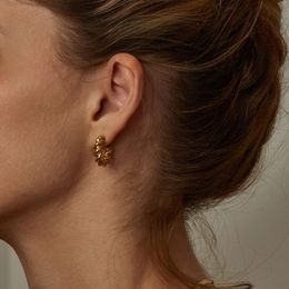 Orecchini a cerchio a spirale vintage per le donne orecchini di colore oro alla moda per la festa in oro.