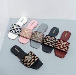 Summer luxury sandals Designer women's flip-flops Fashion leather single shoes Metal chain women's casual shoes trend everything low heel plaid shoes