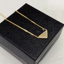 2023 Luxurys Sale Anhänger Halsketten Mode für Mann Frau 48cm Umgekehrtes Dreieck Designer Marke Schmuck Herren Damen Hochwertig 19 Modell Optional mit Box