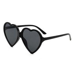 Outdoor Eyewear Sunglasses Women Brand Designer Luxury Fashion Heart Shape Sunglasses Women Lovely Colorful Clear Eyeglasses Cat Eye Frame Eyewear G23 z240606