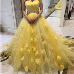 Party Dresses Bright Yellow Wedding Dress Strapless Sweetheart High Waist Handmade Flowers Sweep Train Lace Up Back Event Gown Sizes Available 230208