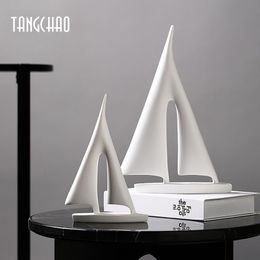 Decorative Objects Figurines TANGCHAO Creative Sailboat Decoration Resin Home Decor Living Room Desktop Ornaments Modern Accessories 230209