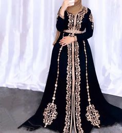 Elegant Muslim Moroccan Kaftan Evening Dresses Long Sleeves A Line Satin Formal Party Gowns Arabic Dubai Abaya Caftan Gold Embroidery Beaded Celebrity Prom Dress