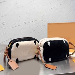 Cross Body Snapshot Designer Bag Plush Women Shoulder Bags Winter Camera Bag Wallet Underarm Pouch Womens Luxurys Handbag Purse 221220