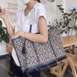 Mid Size Women Totes Letter Cross Embroidery Shopper Handbags 35cm Lady Designer Shoulder Bags Beach Outdoor Shopping Tote Big Purse