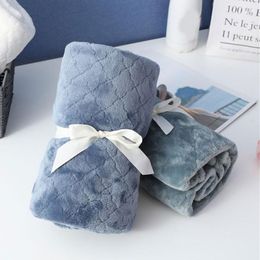 Towel 1pcs Soft Flannel Blanket Thick Solid Colour Plaid Warm Comfortable Children Bath Car Knee