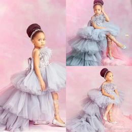 2023 New Lace Appliqued High Low Flower Girl Dresses For Wedding Tiered Skirts Little Girls Pageant Dress Feather First Holy Communion Gowns BC9929 GW0210