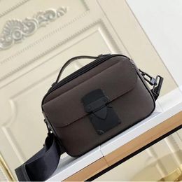 2024 Mens and womens fashionable messenger bag leather waist bags shoulder coin purse fashion designer handbag 22cm