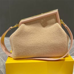 Shoulder Bags Totes Luxury Wool Sheepskin Handbag Ladies Party Clutch Clip Cloud Wallet 2023 New First Bag Designer Bag
