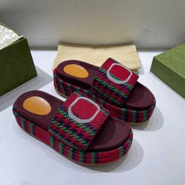 2023 New Slippers Sandals Summer Flat Macaron Multi-color Thick Bottoming Non-slip Soft Bottoming Fashion House Slippers Women Wear Beach 35-42 With Box NO298A