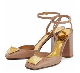 Modische Knöchelriemen-Schnalle-Sandalen für Damen, quadratische Zehenpartie, Leder, Gladiator-Schuhe für Damen