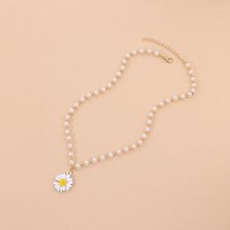 Pendant Necklaces Fashion Flower Necklace Elegant Simulated Pearl Chain For Women Statement Charm Clavicle Female Jewelry