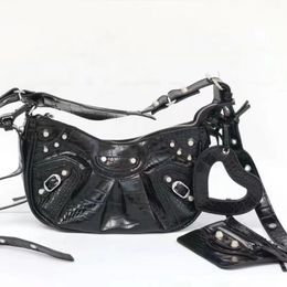 Biker bag 2023 Paris home crocodile skin crescent armpit portable oblique back love mirror series one of the explosive