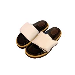 Slippers Summer New Ladies Fashion Brand Designer Flat Home Slippers One Word Belt Non-Slip Outdoor Casual Couple Beac G230210