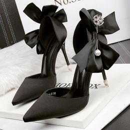 Dress Shoes Bow-knot Women Pumps Designer Shoes High Heels Sandals Women Satin Stiletto Heels Sexy Pearl Wedding Shoes Plus Size 43 230210