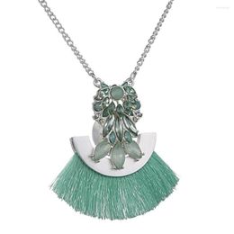 Pendant Necklaces 2023 Arrival Green Tassels Crystal Long Winter Sweater Chain Clothes Accessories Valentine's Day Gift