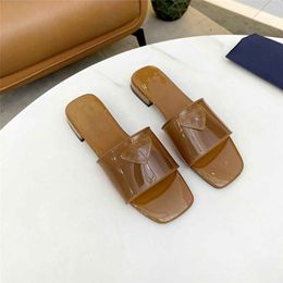 Prado Pradity Slippers 2023 Fashion Luxury Design Summer Men and Women Flat Shoes Thick Sole Leather Rubber Letter Casual Cartoon Slippers 03-08 12C3