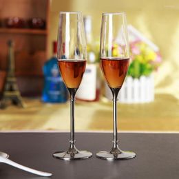 Bicchieri da vino Un paio di bicchieri di cristallo dorati Base in metallo con piede alto Coppa da champagne Set regalo di nozze Bicchieri Utensili per bere da festa