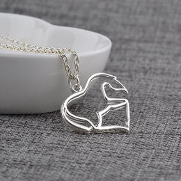 Simple Mothers Day Gift Heart Designer Necklace Silver Pendant Woman Alloy Necklaces Pendants With Chain for Women Jewelry Chokers Fashion Accessories