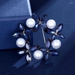 Brooches Girl Flower Crystal Imitation Pearls Brooch For Women Fashion Pin Bouquet Rhinestone And Pins Scarf Clip Jewellery