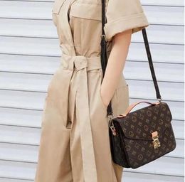 2023 New orignal real genuine leather lady messenger bag fashion satchel shoulder bag handbag presbyopic mini package mobile phonen purse 693