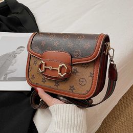 Handbag Factory Cheap Wholesale Retail Bag Women's Old Flower Shoulder Cross-body Saddle Live Printing High-grade Feeling Versatile