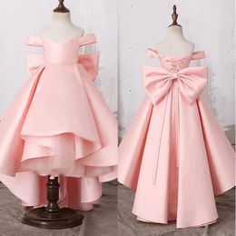 Girl Dresses Luxury Satin Flower Dress For Wedding Off The Shoulder Princess Kids Bow Ball Gown Train Birthday Party Low/high 2023