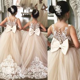 Light Champagne Flower Girl Dresses Jewel Neck Ball Gown Lace Appliques With Bow Kids Girls Pageant Dress Sweep Train Birthday Gowns Sleeveless