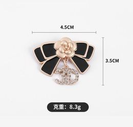 20style Brand Designer C Double Letter Brooches Women Men Couples Luxury Rhinestone Crystal Pearl Brooch Suit Pin Metal Fashion Jewellery Accessories