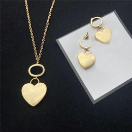 Nyaste designer hjärta halsband örhängen brev tryckt hänge örhänge kvinnor klassiska fest gåva halsband smycken uppsättningar