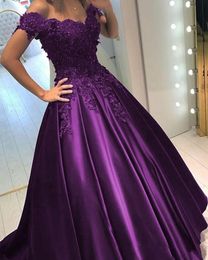 Fioletowe satynowe sukienki na Quinceanera suknia balowa wyszywana koralikami cekiny koronkowa aplikacja Sweet 16 sukienki vestidos de formalne sukienki na przyjęcie