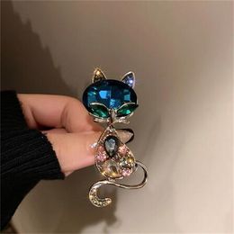 Rhinestone Cat Pendant Brooches For Women Gold Colour Alloy Animal Pins Fashion Crystal Corsage Everyday Accessories GC1907